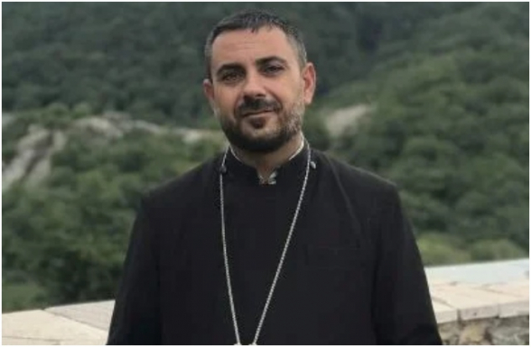 Ճանճը աթար է փնտրում, իսկ մեղուն՝ նեկտար. որքա՜ն են շատացել ճանճերը. Տեր Եղիշե քահանա Նուրիջանյան